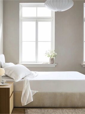 White Linen Twin XL Sheets with a King Pillowcase with Navy Piping - Retail $144